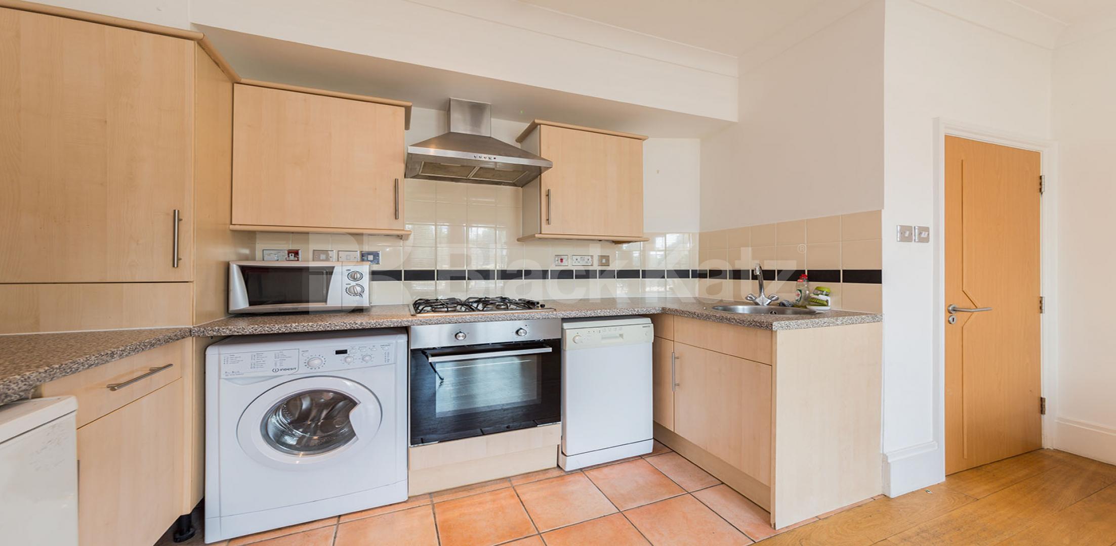 			FANTASTIC 1 BED IN A WELL MAINTAINED BUILDING, 1 Bedroom, 1 bath, 1 reception Flat			 Bridport Place , ISLINGTON-SHOREDITCH PARK 